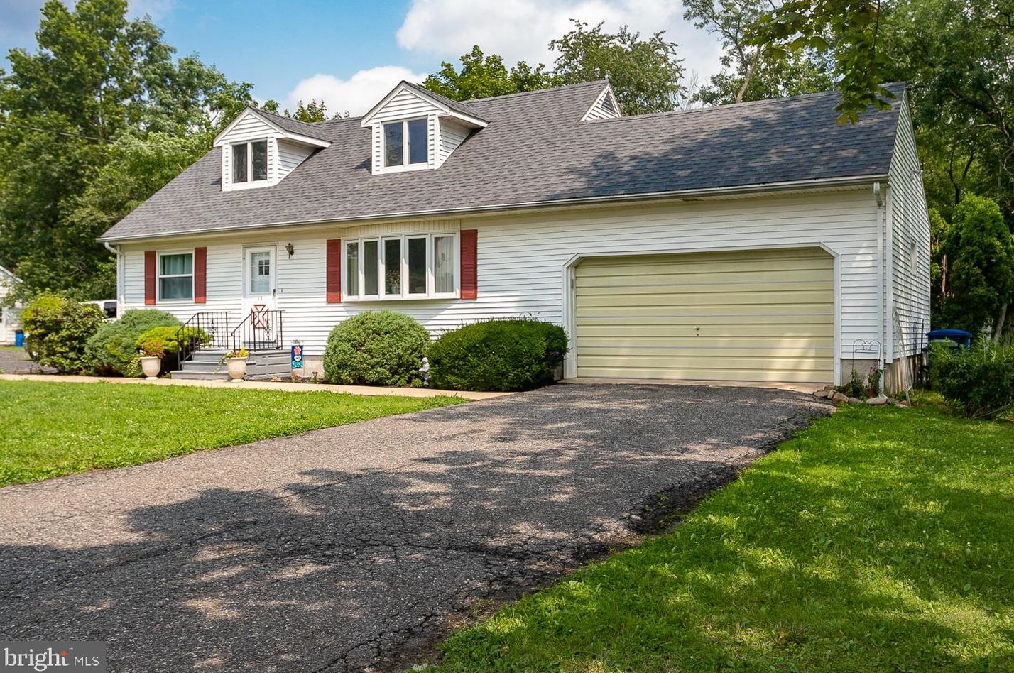 13 Crosswicks Chesterfield Rd, Chesterfield, NJ 08515-9601