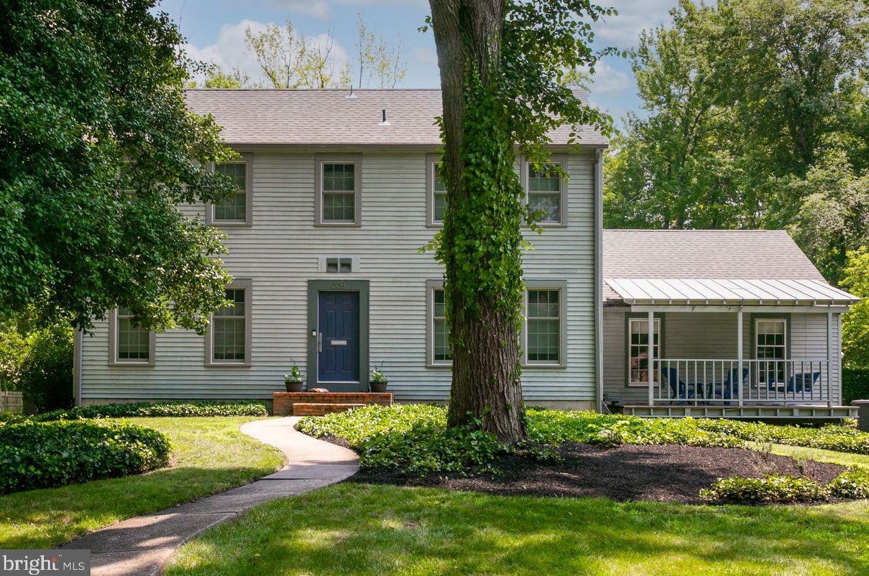 208 Laurence Dr, Moorestown, NJ 08057