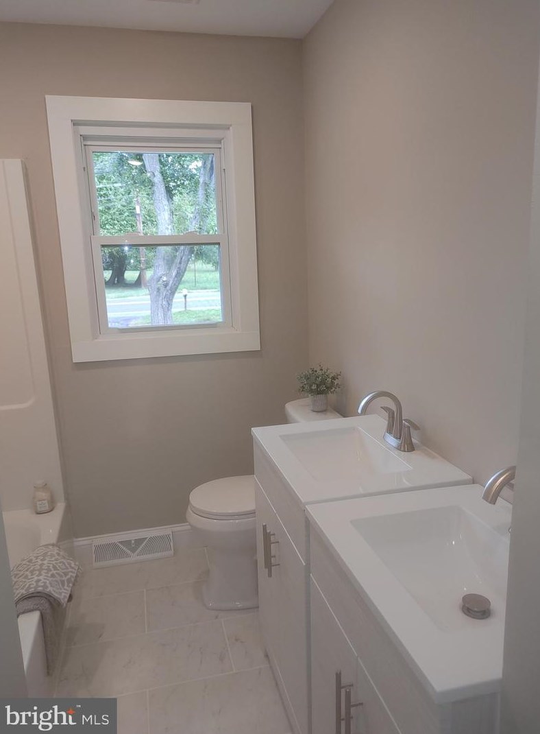 1004 Hainesport Mount Laurel Rd, Mount Laurel NJ  08054-6284 exterior