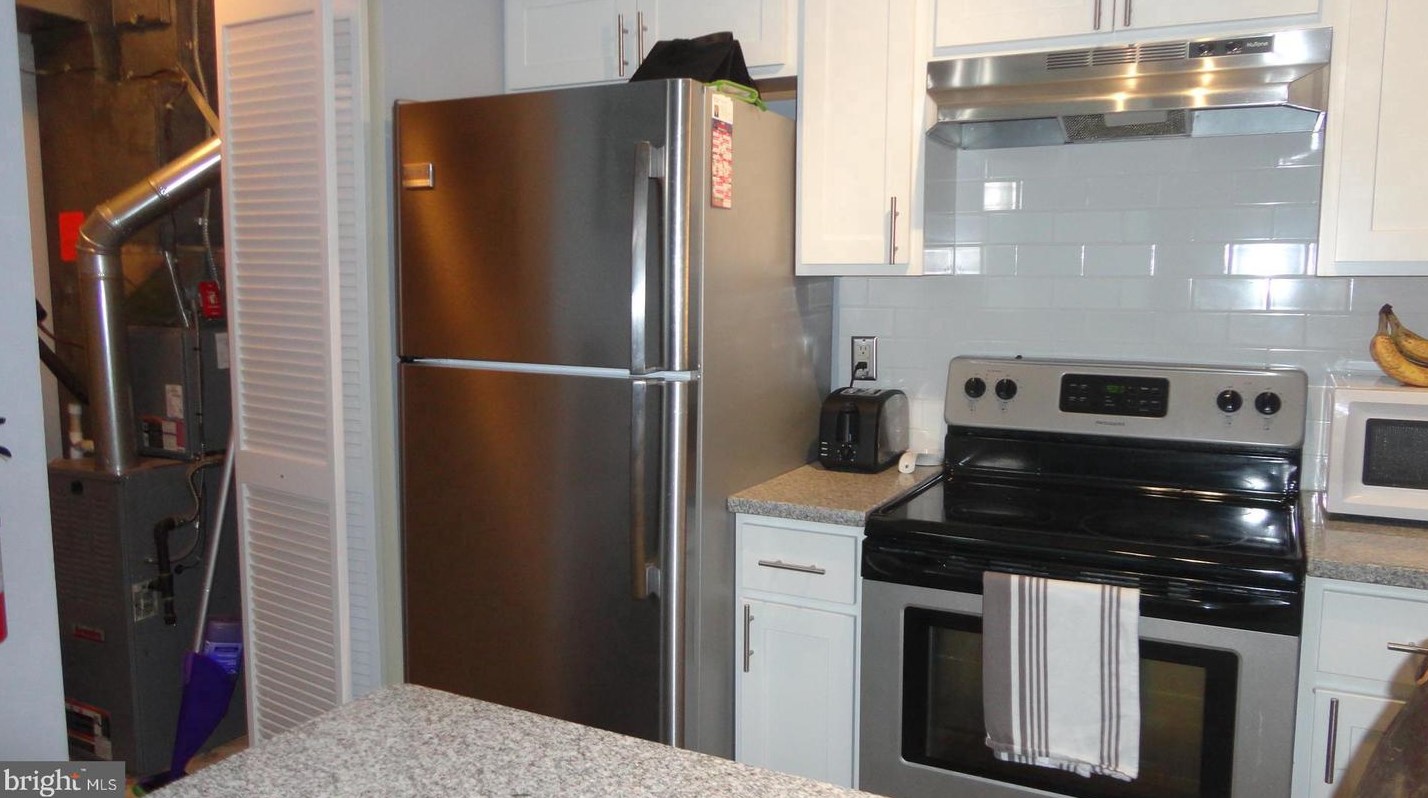 2105 Greenwood Ct, Mount Laurel NJ  08054-4230 exterior