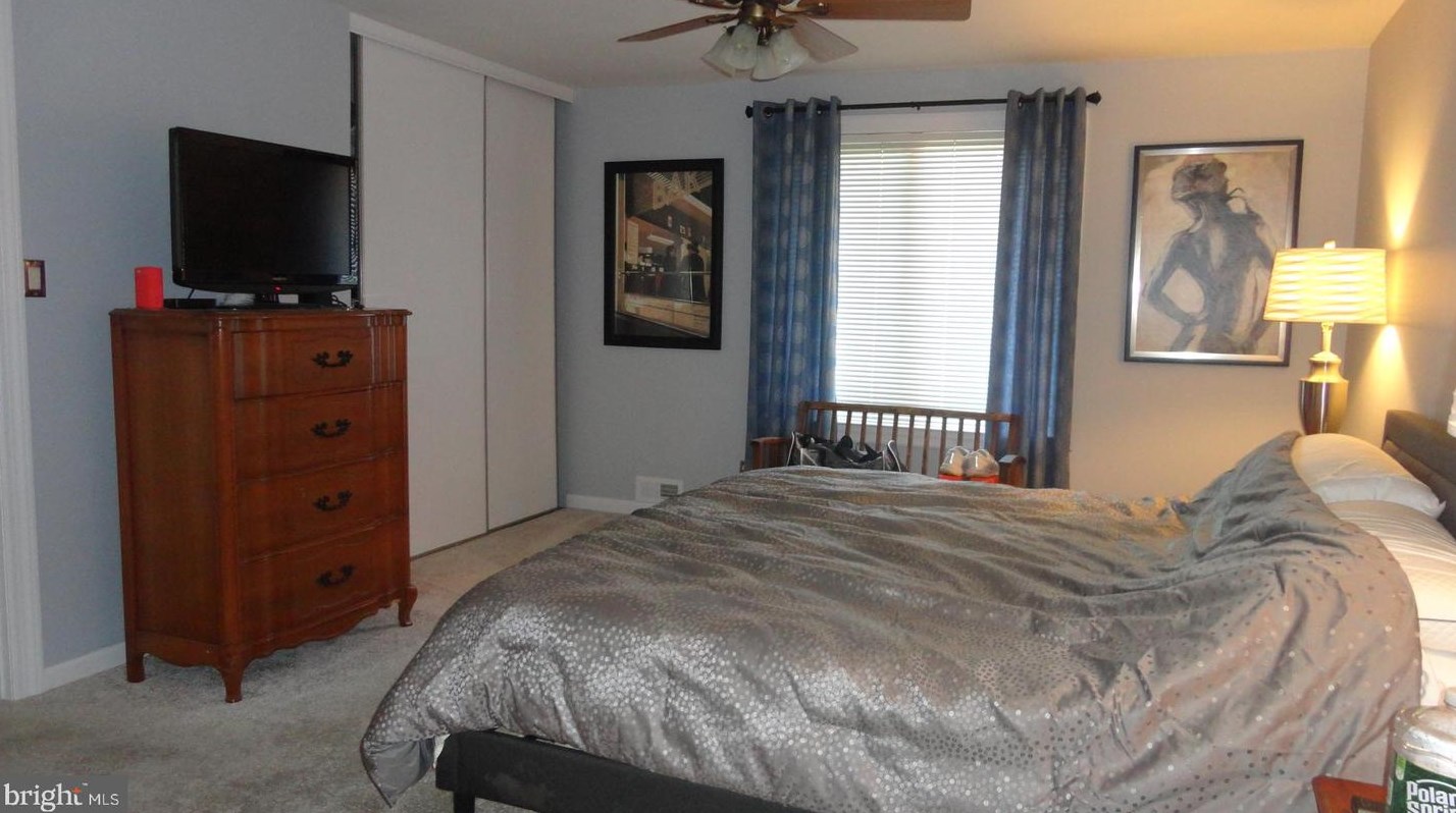2105 Greenwood Ct, Mount Laurel NJ  08054-4230 exterior