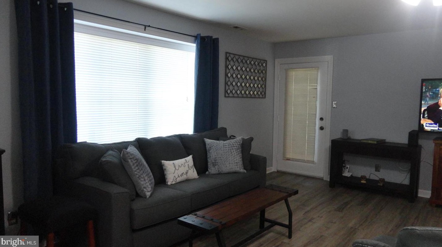 2105 Greenwood Ct, Mount Laurel NJ  08054-4230 exterior