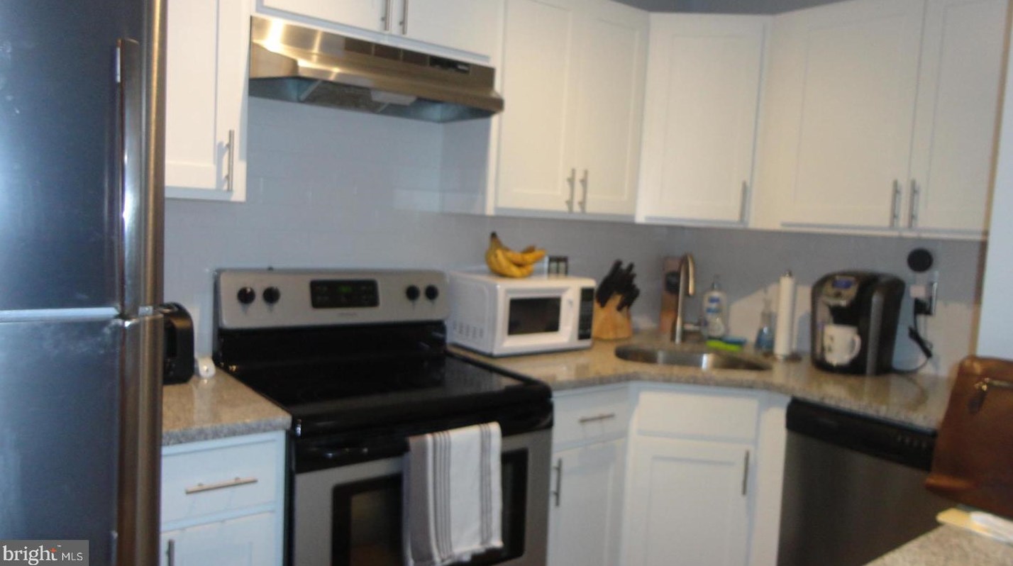 2105 Greenwood Ct, Mount Laurel NJ  08054-4230 exterior