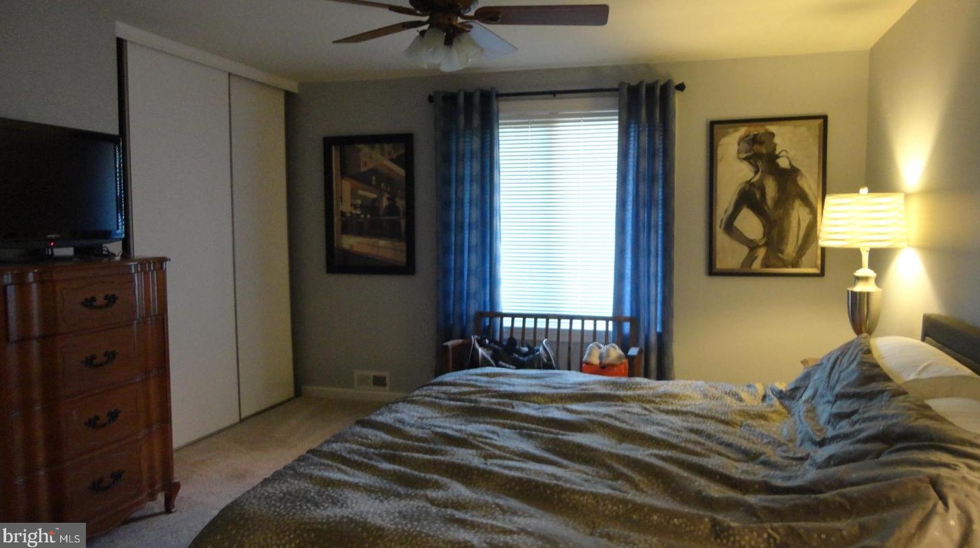2105 Greenwood Ct, Mount Laurel NJ  08054-4230 exterior