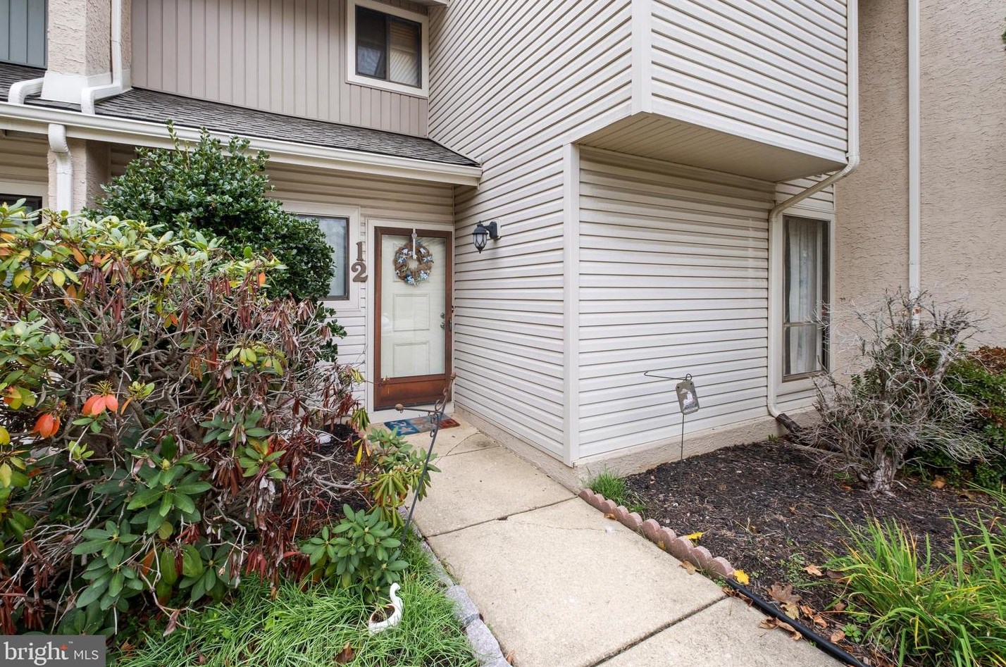 12 Tulip Ct, Mount Laurel NJ  08054-2561 exterior