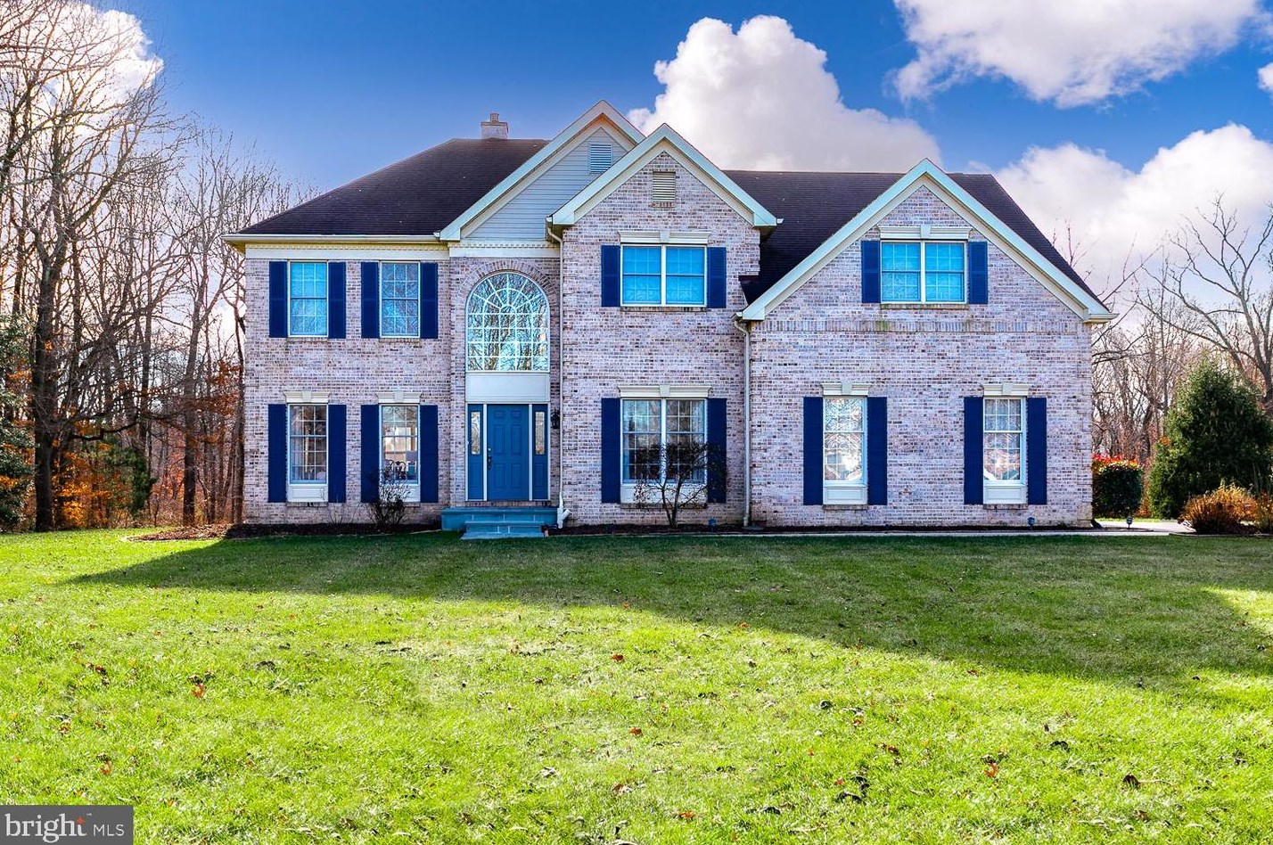 26 Greenview Dr, Chesterfield, NJ 08515-9626