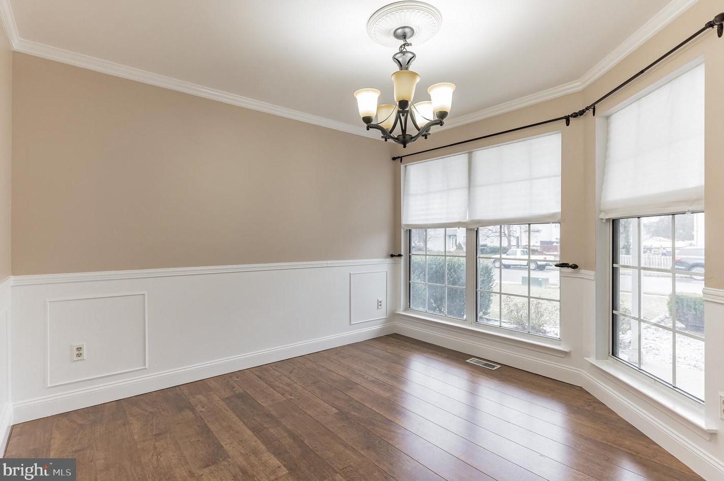 6 Winter Ln, Burlington, NJ 08016-4232