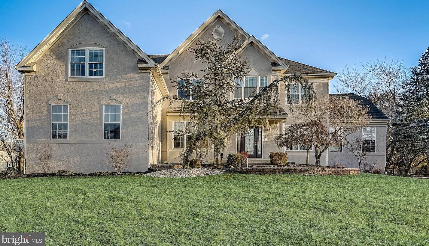 11 Rolling Glen Ct, Mount Laurel, NJ 08054