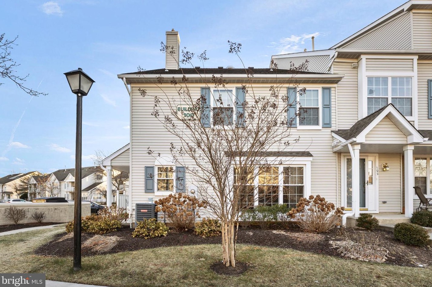 101 Oswego Ct, Mount Laurel, NJ 08054
