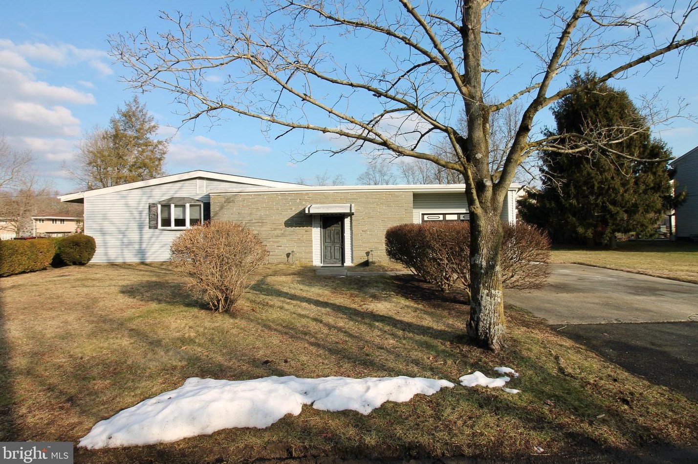 6 Rossi Rd, Cookstown, NJ 08511