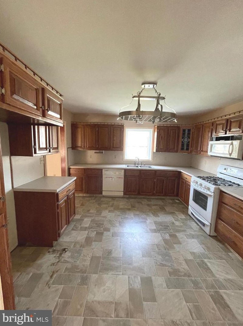21 Norlaine Dr, Cookstown, NJ 08511