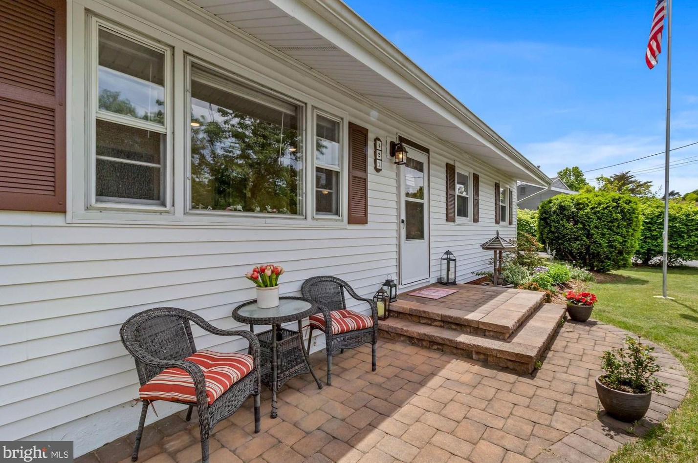 421 Hemlock Ln, Mount Laurel, NJ 08054-2147