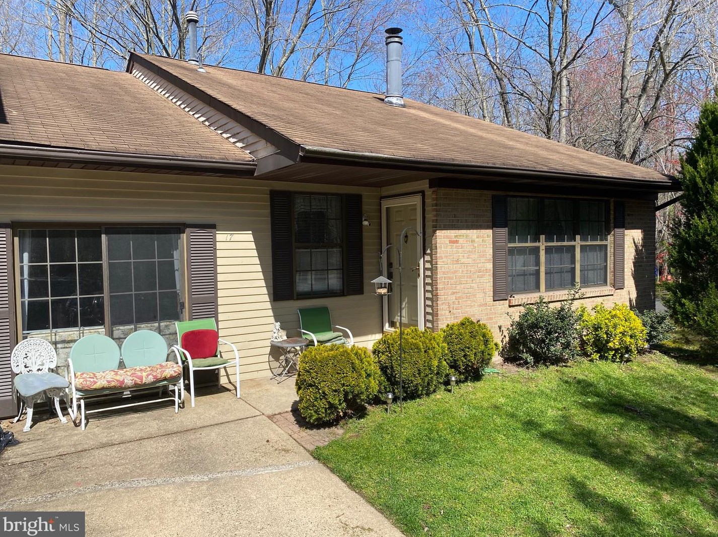 17 Regent Ct, Medford, NJ 08055-9374
