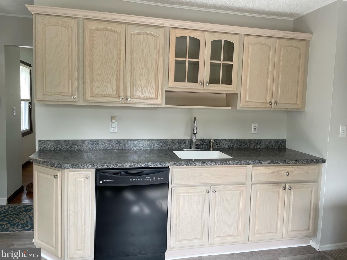 41 Charles Bossert Dr, Chesterfield, NJ 08505-2751