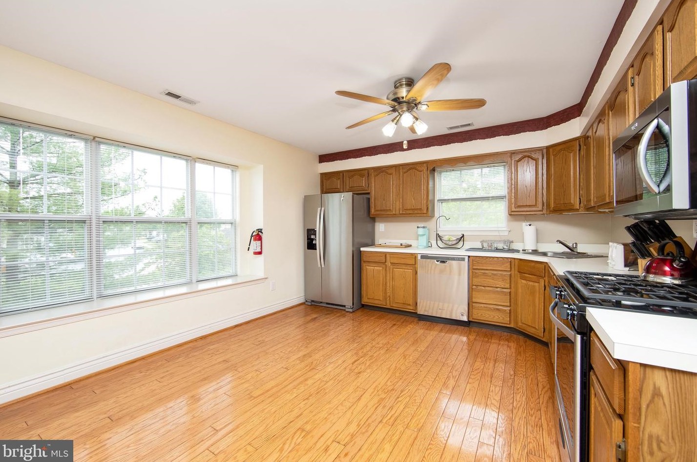 7302 Normandy Dr, Mount Laurel, NJ 08054