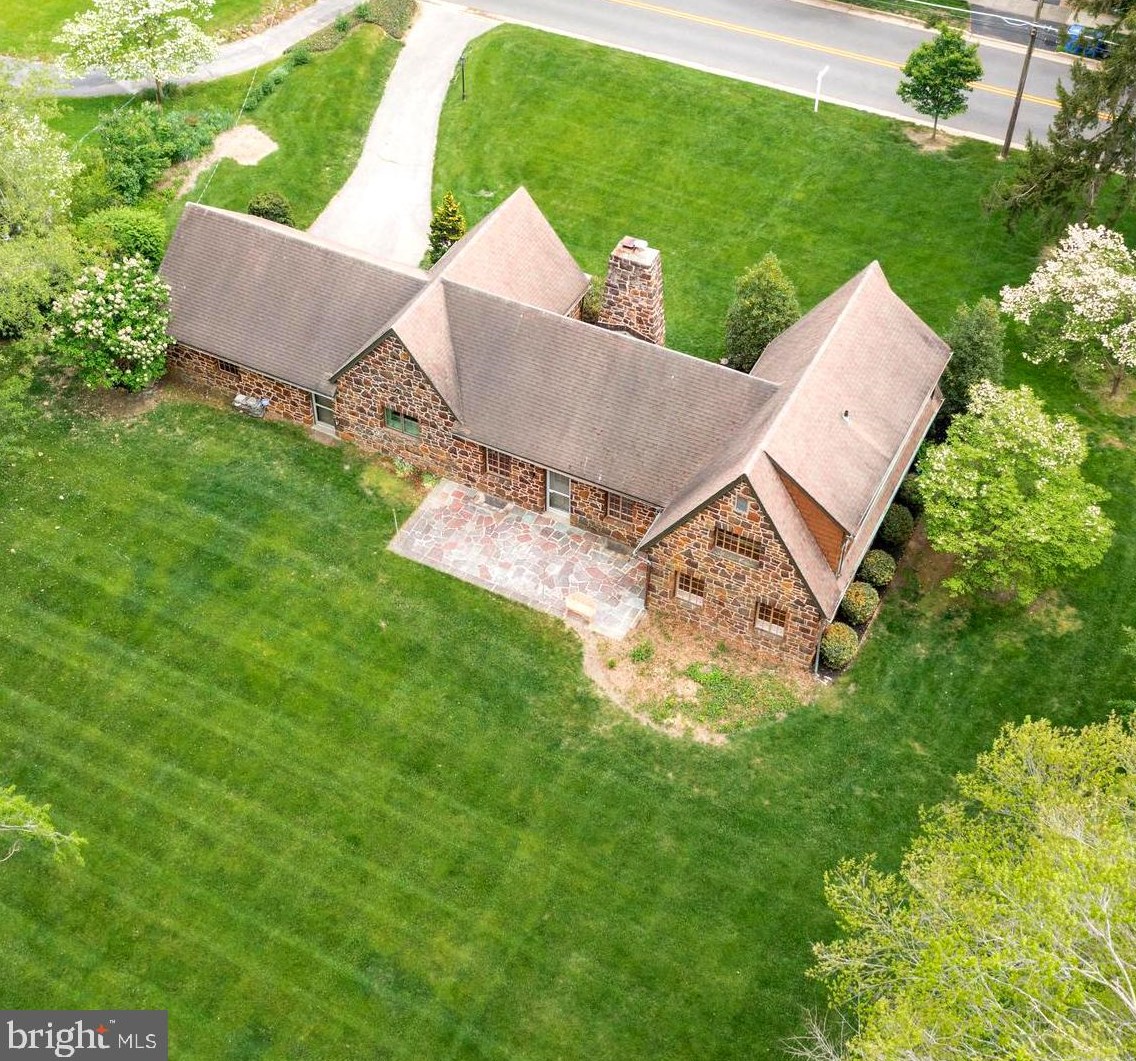 13 Maple Ave, Moorestown NJ 08057-1860 exterior