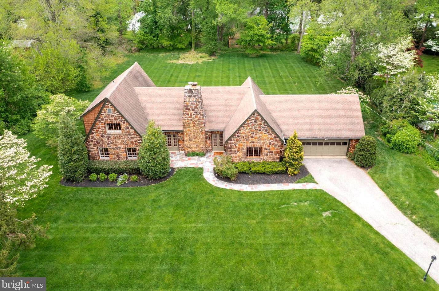 13 Maple Ave, Moorestown NJ 08057-1860 exterior