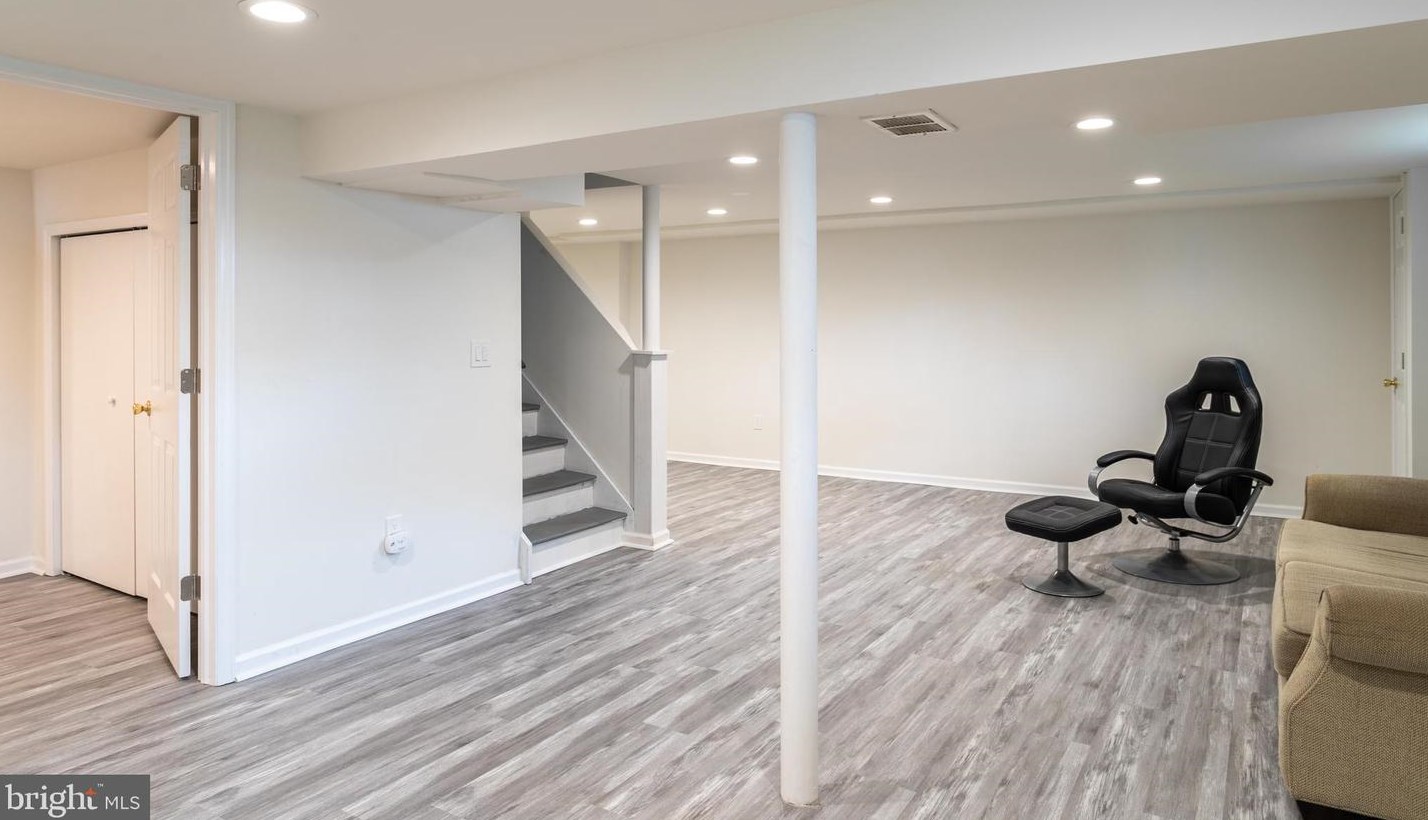 13 Lansdowne Rd, Burlington NJ 08016-2966 exterior