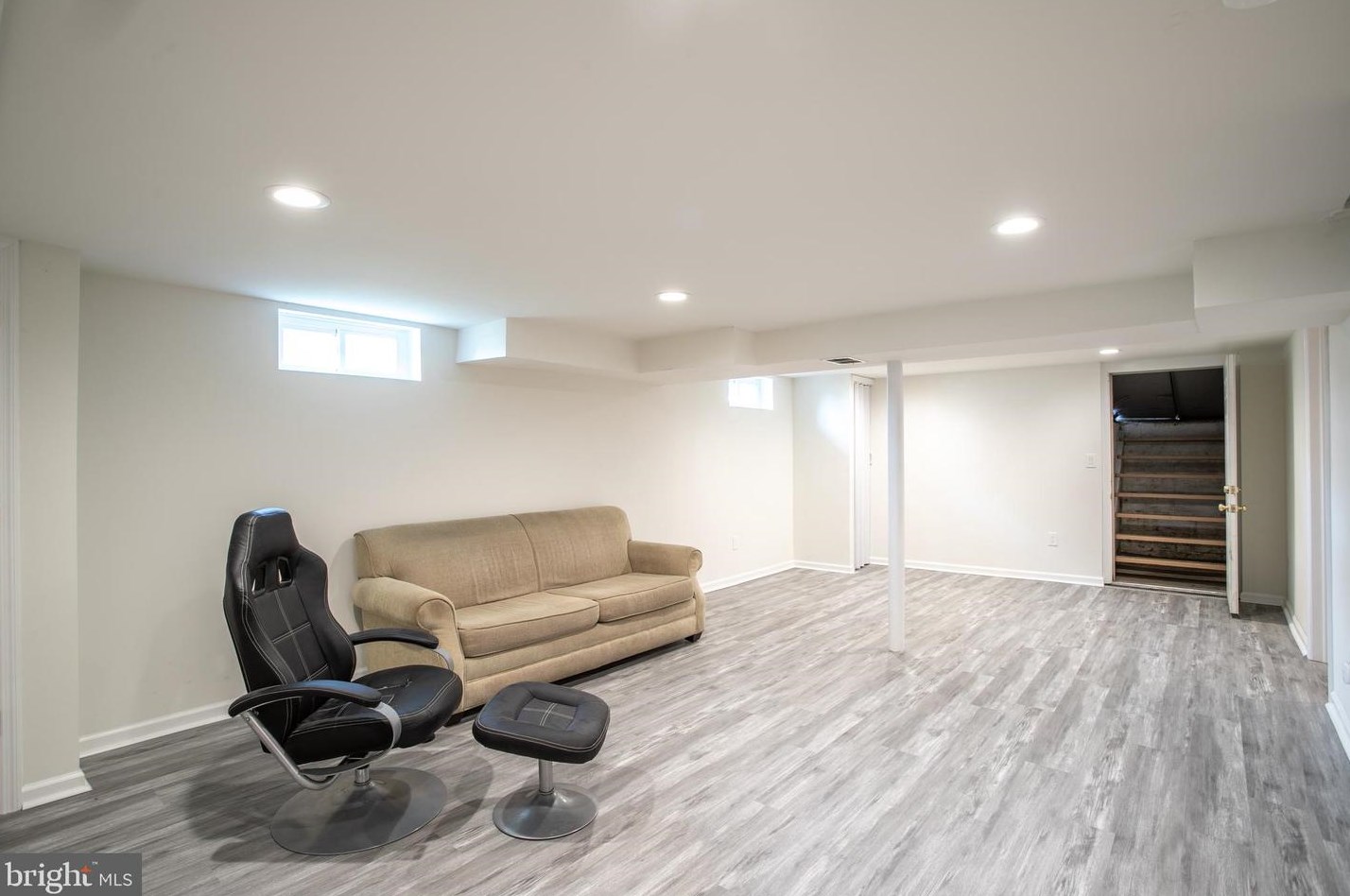 13 Lansdowne Rd, Burlington NJ 08016-2966 exterior