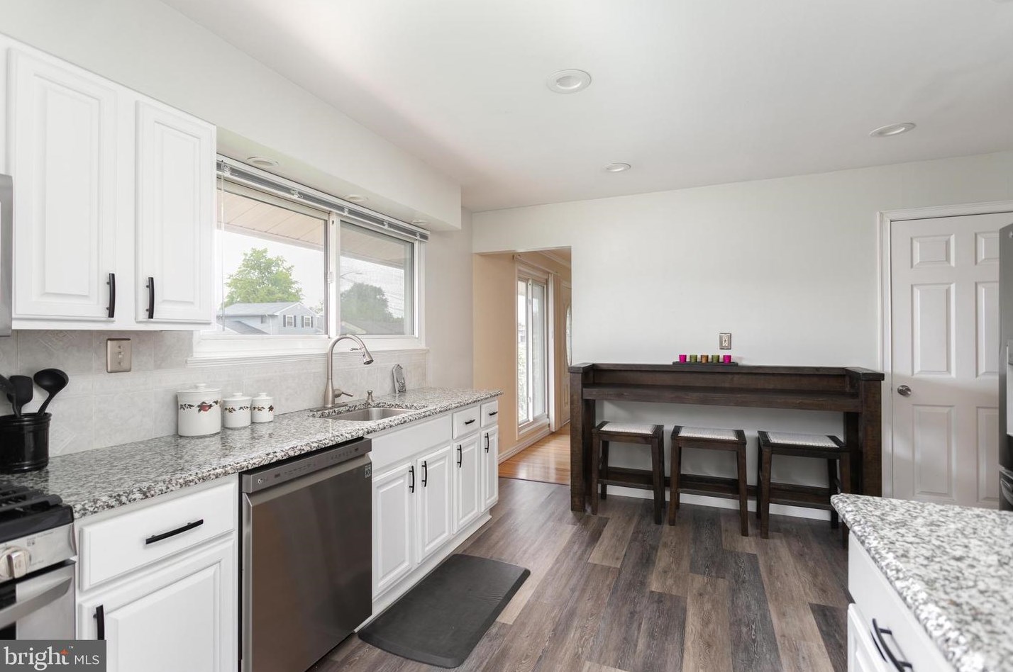 13 Lansdowne Rd, Burlington NJ 08016-2966 exterior