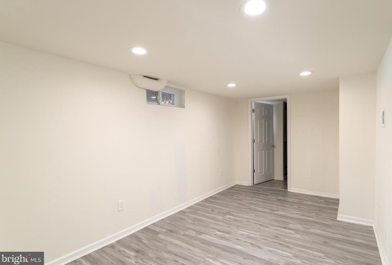 13 Lansdowne Rd, Burlington NJ 08016-2966 exterior