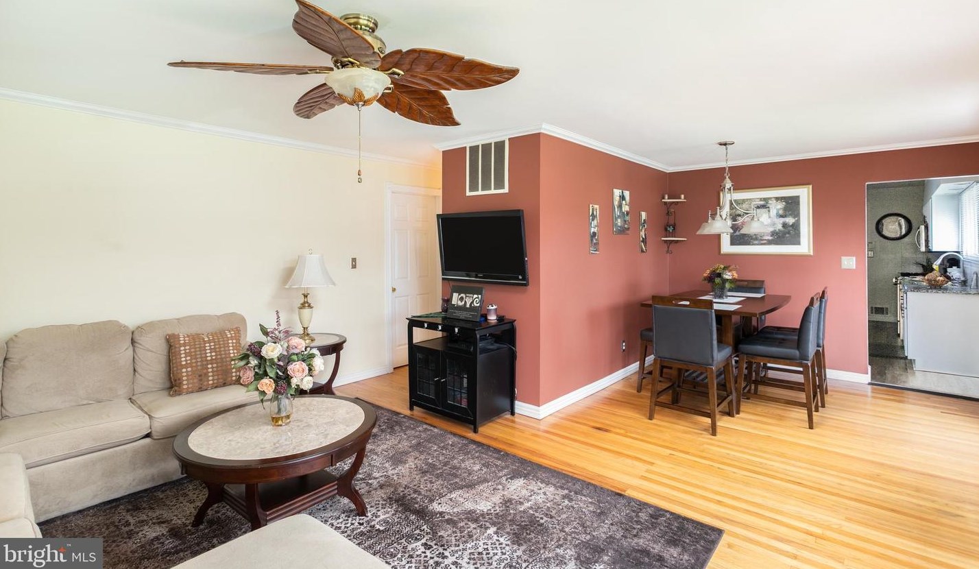 13 Lansdowne Rd, Burlington NJ 08016-2966 exterior