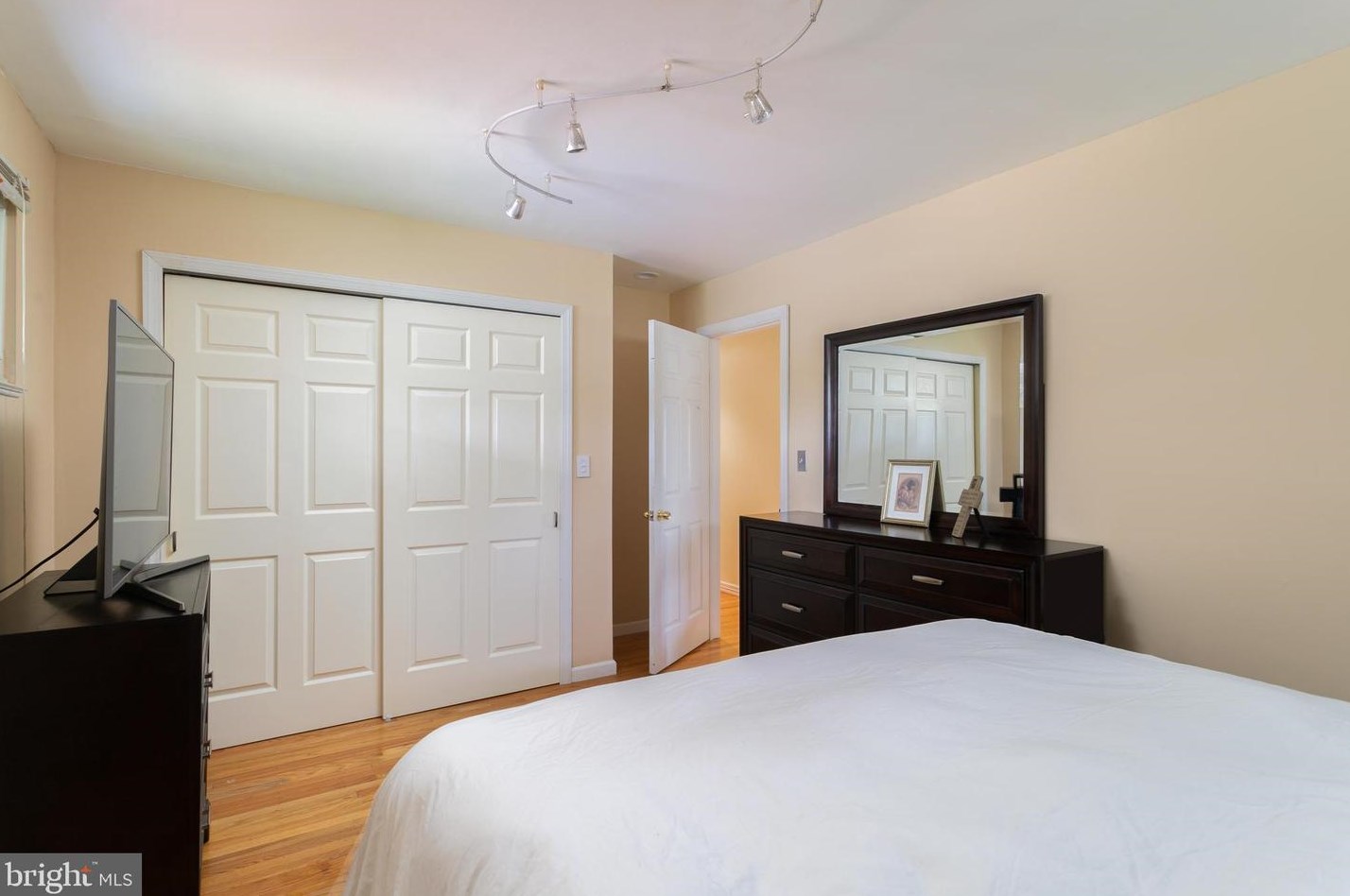 13 Lansdowne Rd, Burlington NJ 08016-2966 exterior