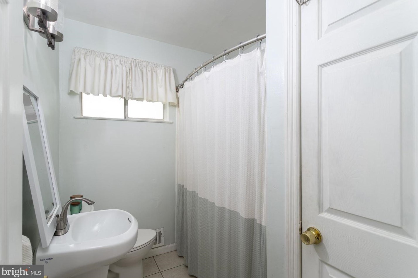 13 Lansdowne Rd, Burlington NJ 08016-2966 exterior