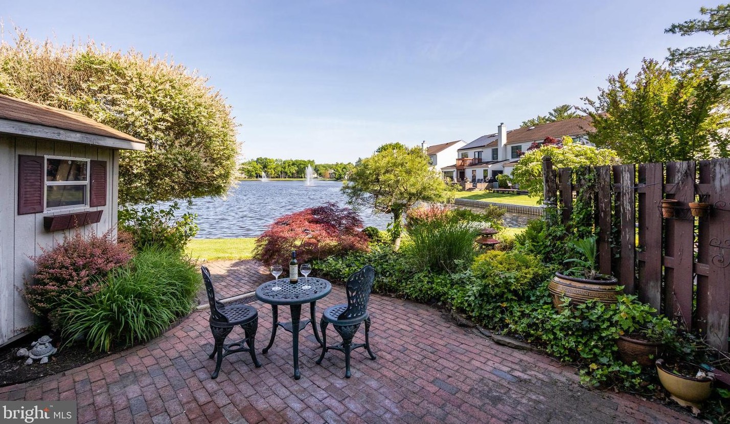 10 Birchfield Dr, Mount Laurel, NJ 08054-2559