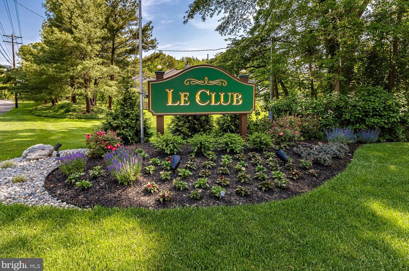 300 Fountain Hall Ct, Mount Laurel, NJ 08054