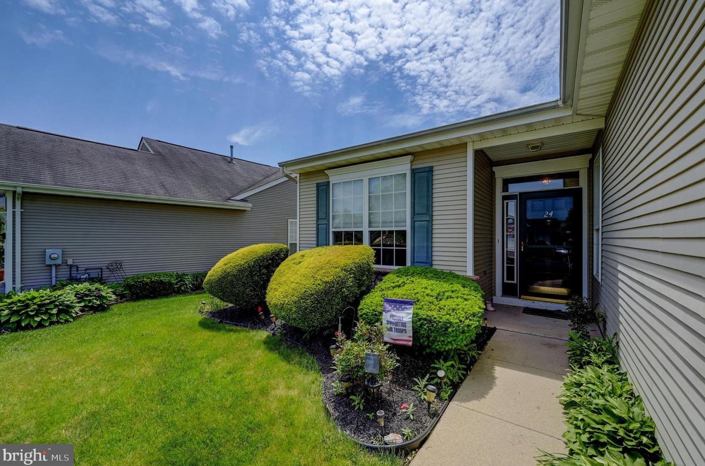 24 Chamber Ln, Columbus, NJ 08022