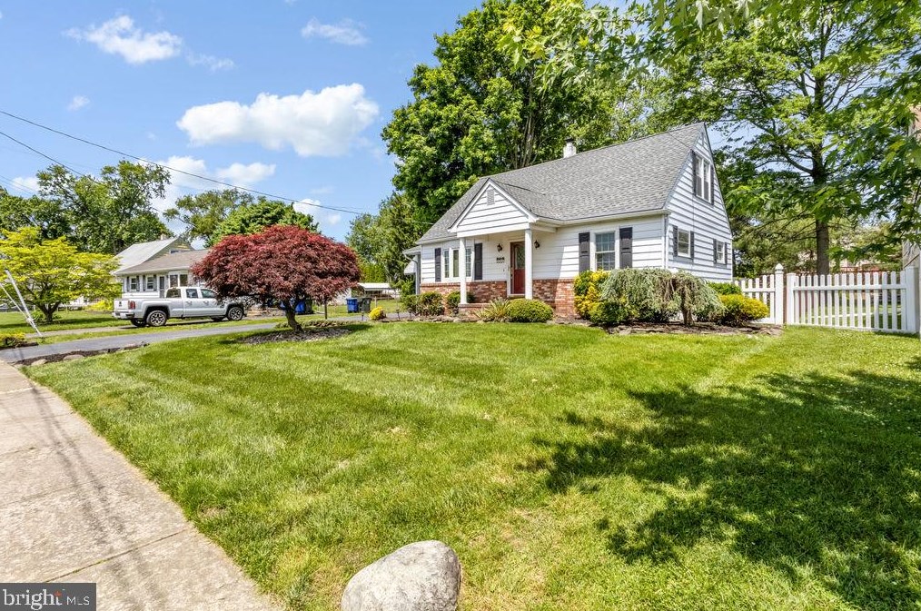 308 Cherry Ln, Chesterfield, NJ 08505-2708