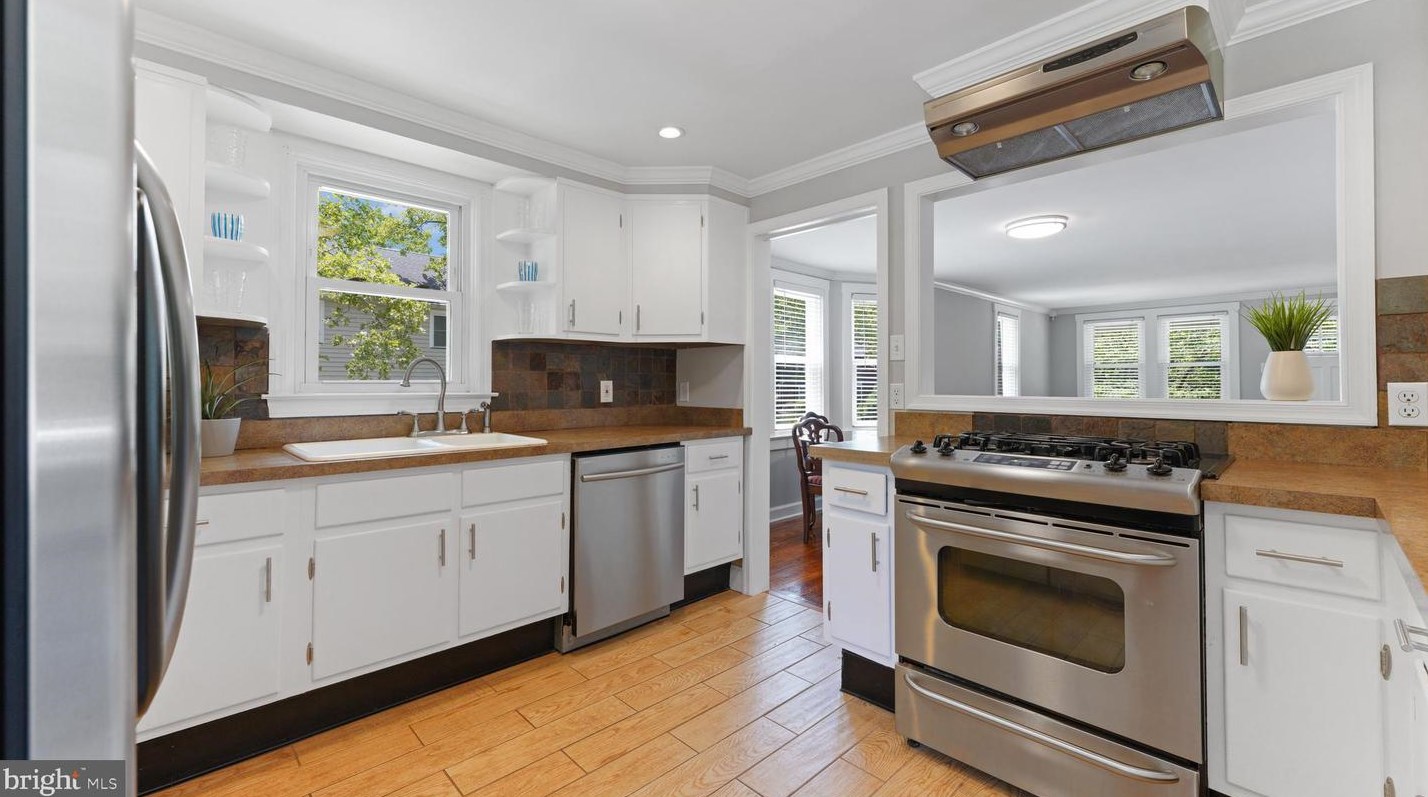 313 Church St, Moorestown NJ 08057-2418 exterior