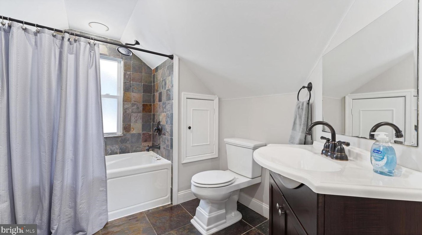 313 Church St, Moorestown NJ 08057-2418 exterior