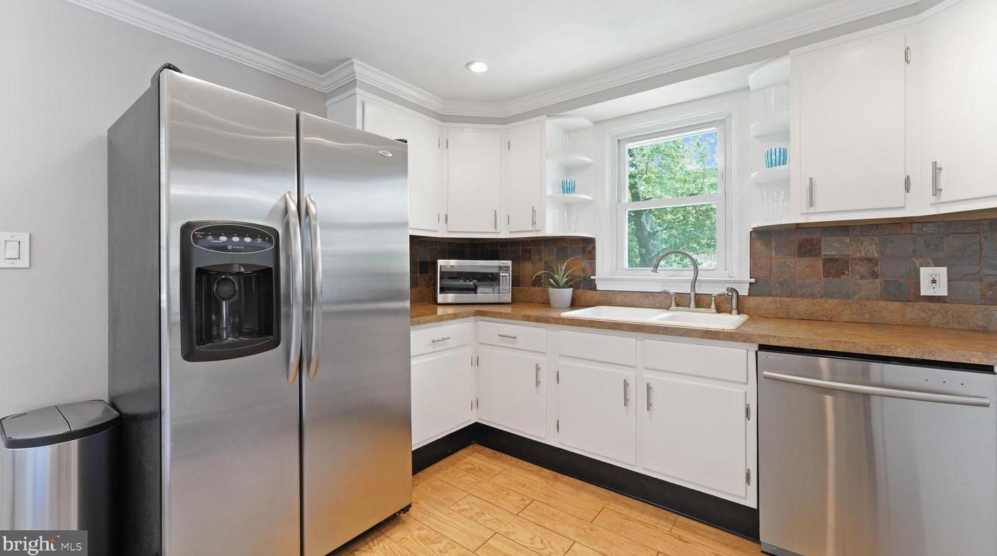 313 Church St, Moorestown NJ 08057-2418 exterior