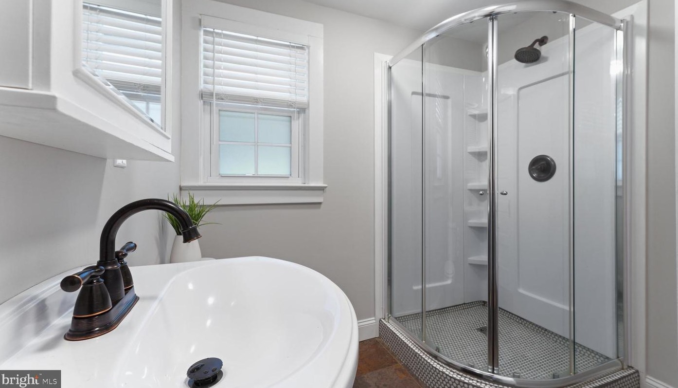 313 Church St, Moorestown NJ 08057-2418 exterior