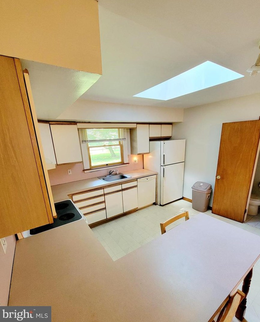 216 Hartford Rd, Medford NJ  08055-9559 exterior