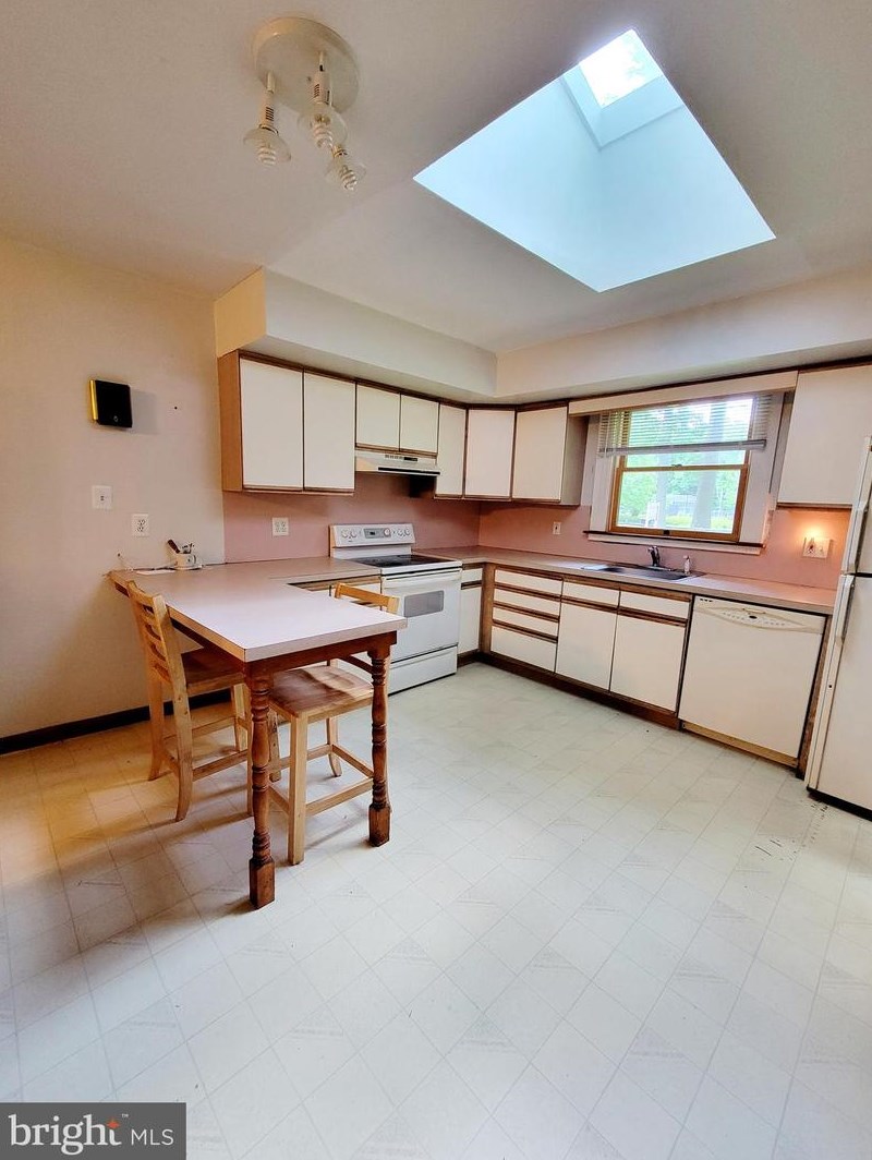 216 Hartford Rd, Medford NJ  08055-9559 exterior