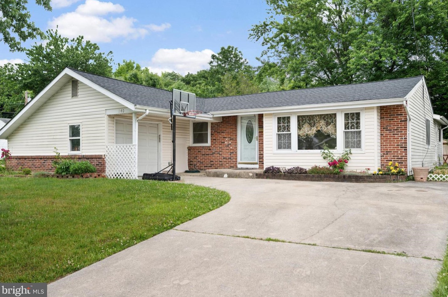 140 Glenbrook Dr, Mount Laurel, NJ 08054-1046