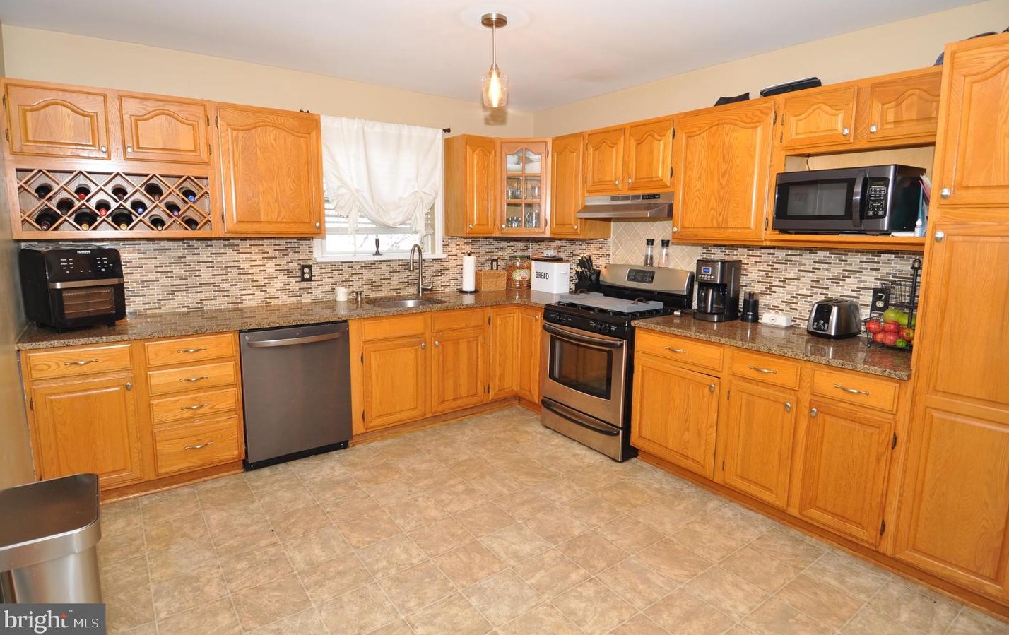 416 Shaver Dr, Florence, NJ 08518