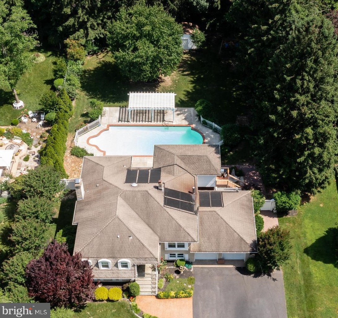 705 Manor Rd, Riverton, NJ 08077