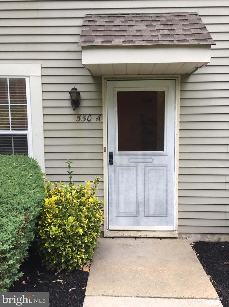 550 Thornwood Dr, Mount Laurel, NJ 08054