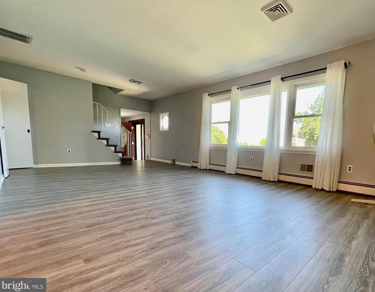 28220 School House Rd, Columbus, NJ 08022