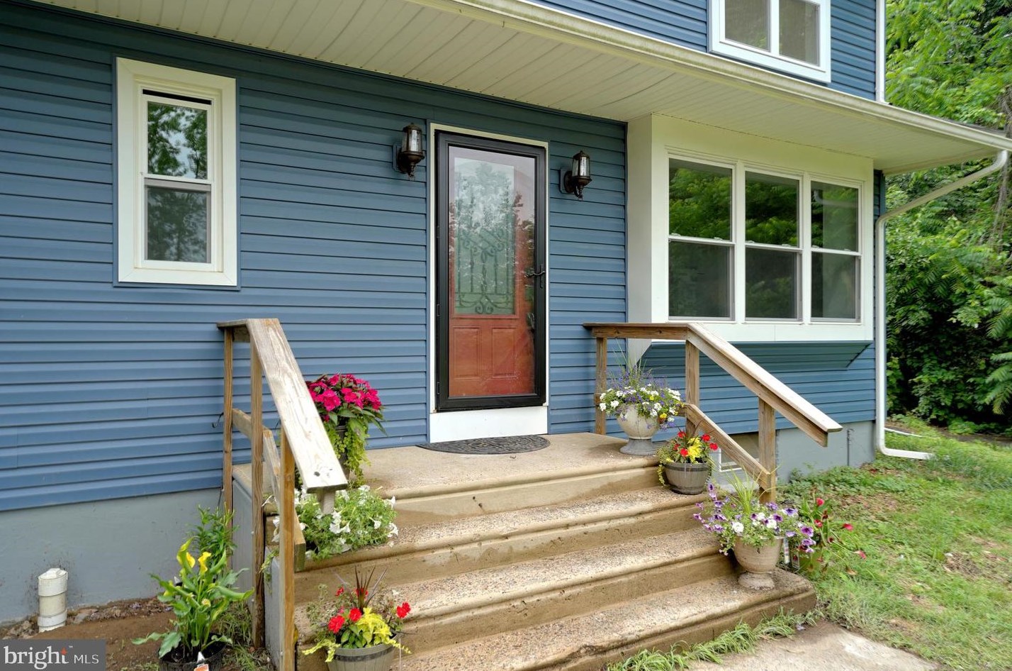 249 Cedar Ln, Chesterfield, NJ 08505-4106