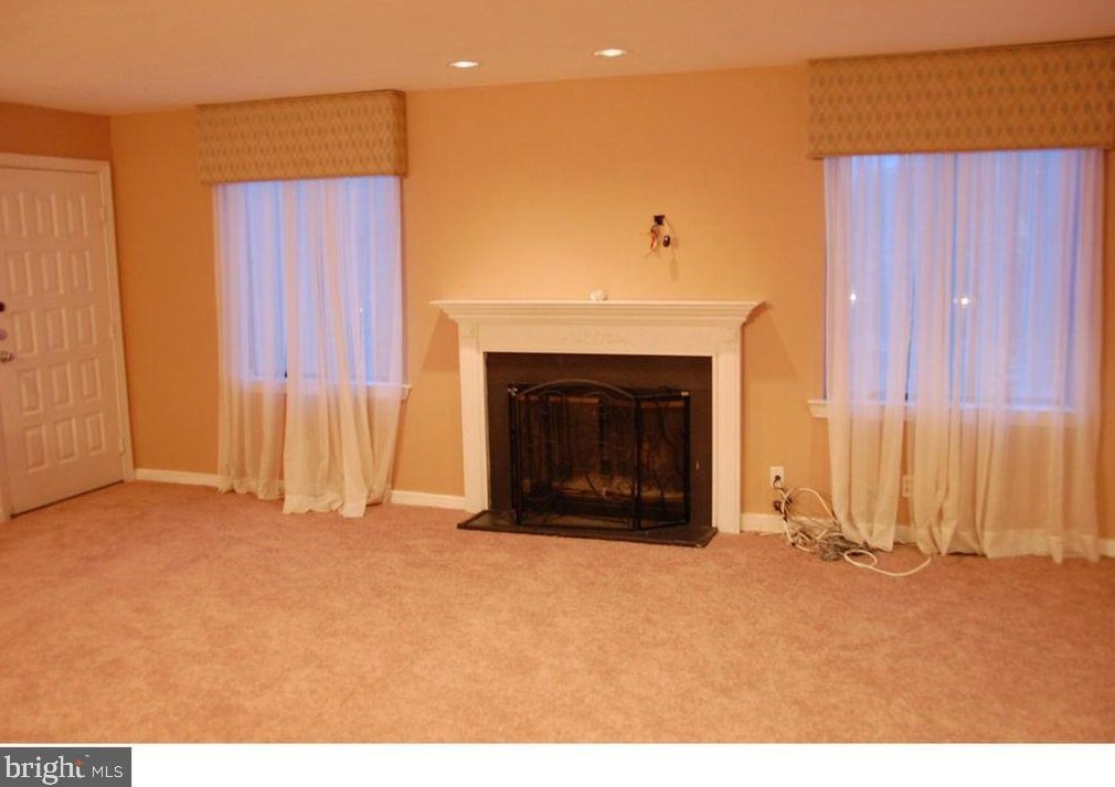 1405 Augusta Cir, Mount Laurel, NJ 08054