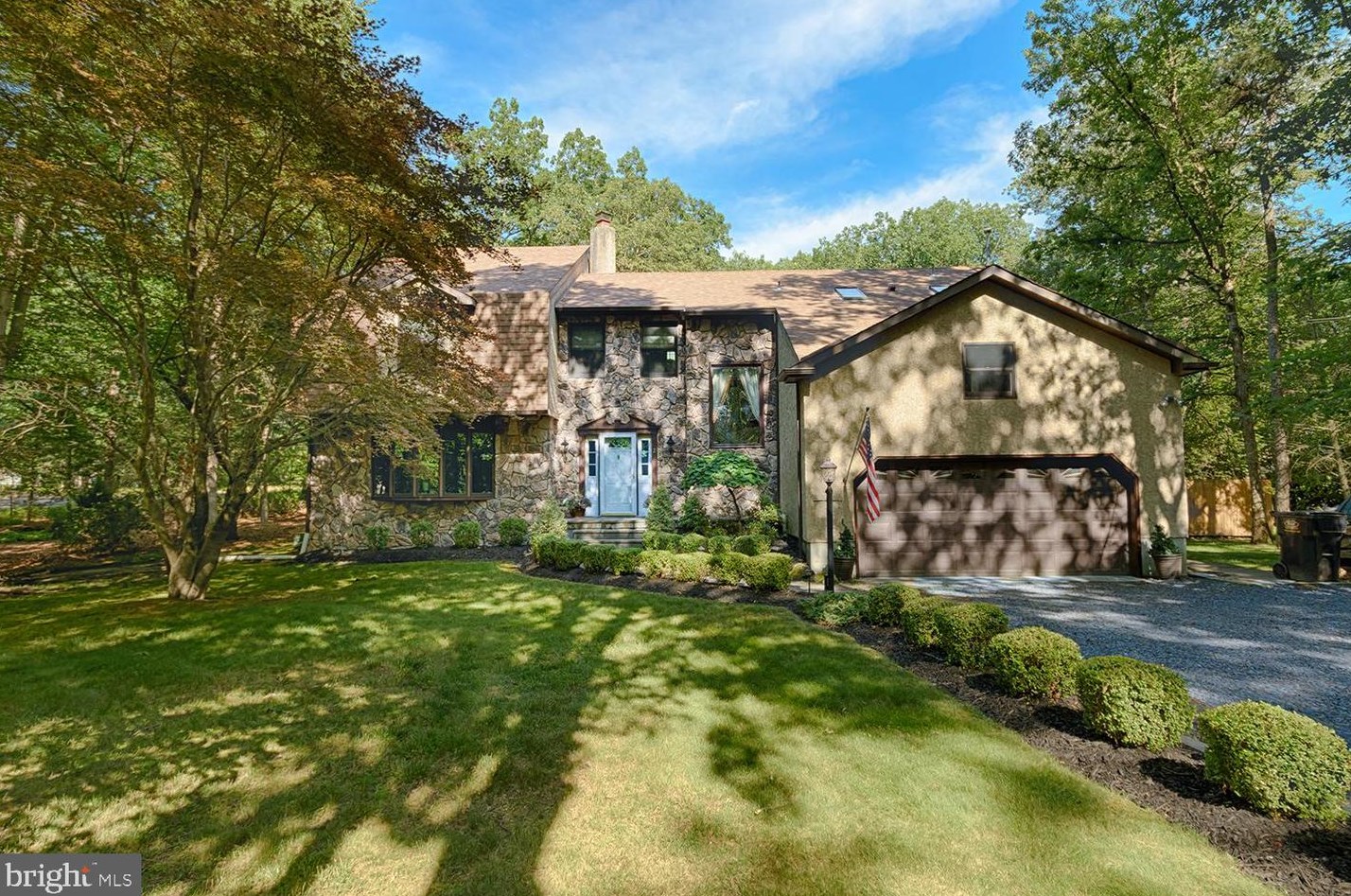 2 Centennial Dr, Medford, NJ 08055-8139