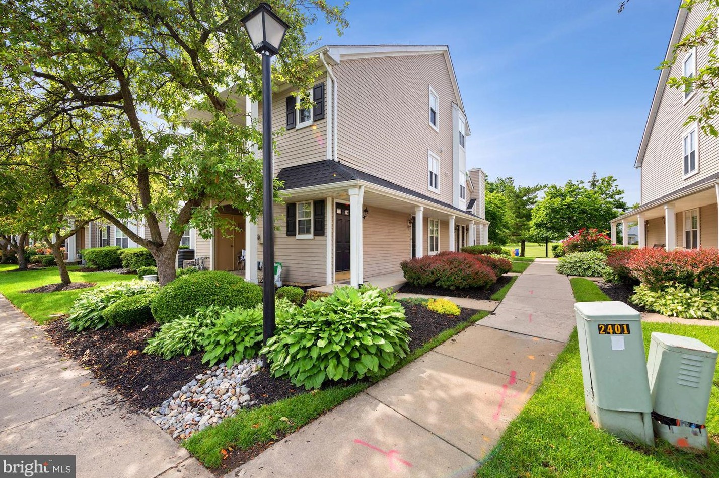 608 Saxony Dr, Mount Laurel, NJ 08054