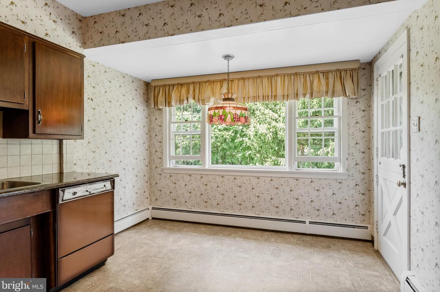 601 Stratford Dr, Moorestown NJ 08057-2614 exterior