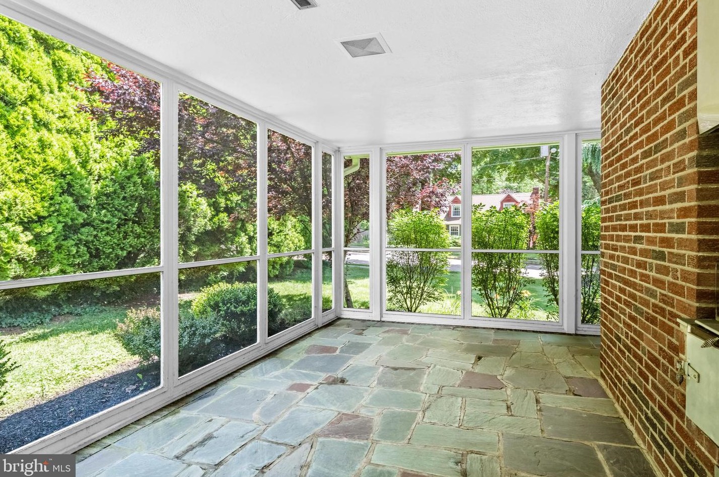 601 Stratford Dr, Moorestown NJ 08057-2614 exterior