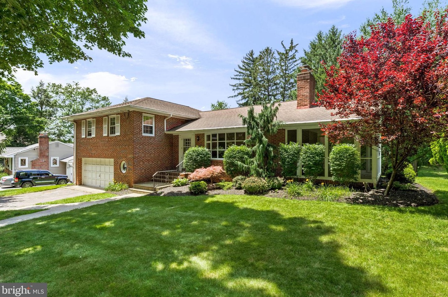 601 Stratford Dr, Moorestown, NJ 08057-2614